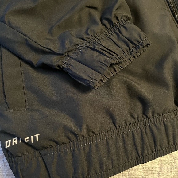 Nike Men's Black Jacket - Picture 4 of 5